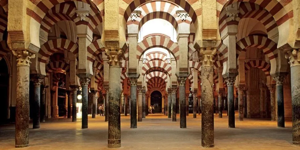 Sunny Holiday Apartment In The Historic Centre- Private Parking Córdoba